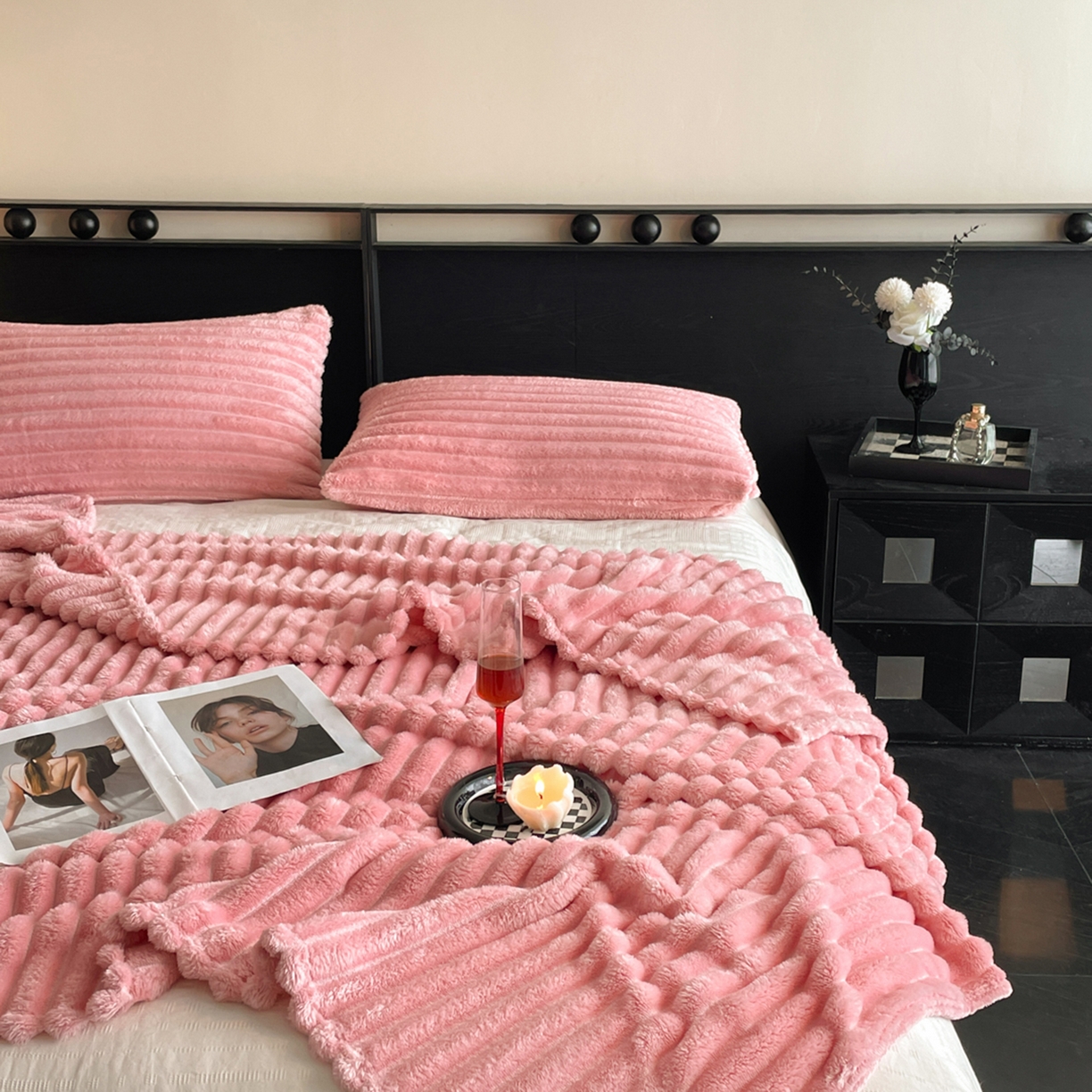 91家纺网 家纺一手货源 找家纺 小叮当家纺仓储工厂店 2025新款230克仿兔绒大抽条毛毯(跨境可供) 抽条-绒毯桃粉