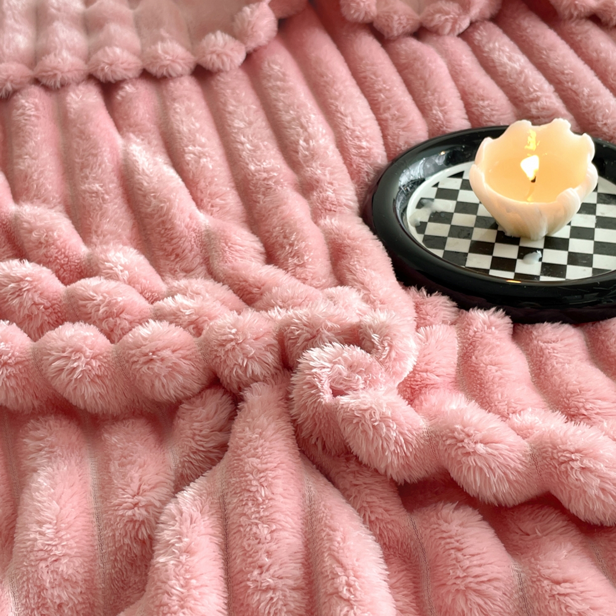 91家纺网 家纺一手货源 找家纺 小叮当家纺仓储工厂店 2025新款230克仿兔绒大抽条毛毯(跨境可供) 抽条-绒毯桃粉