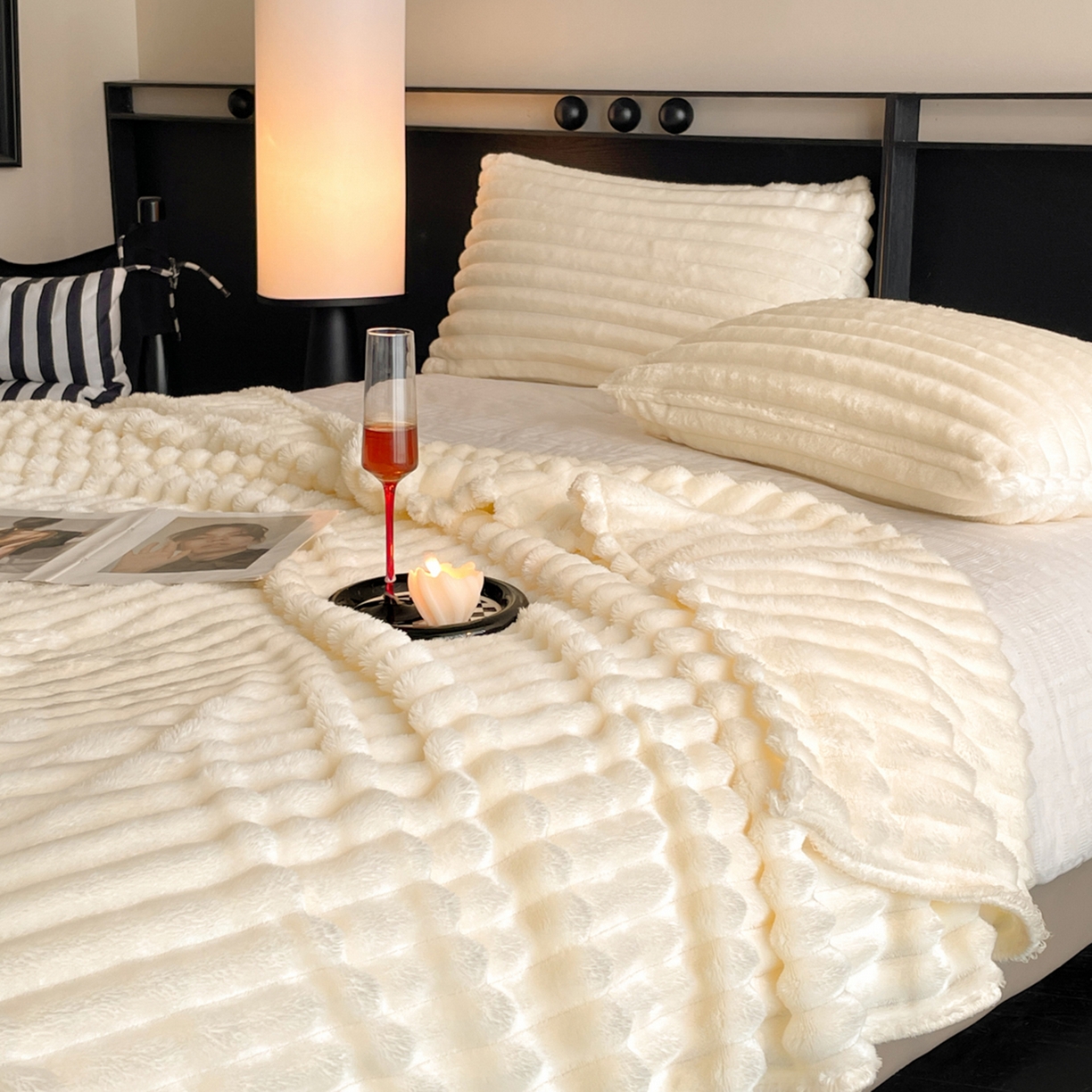 91家纺网 家纺一手货源 找家纺 小叮当家纺仓储工厂店 2025新款230克仿兔绒大抽条毛毯(跨境可供) 抽条-绒毯米白