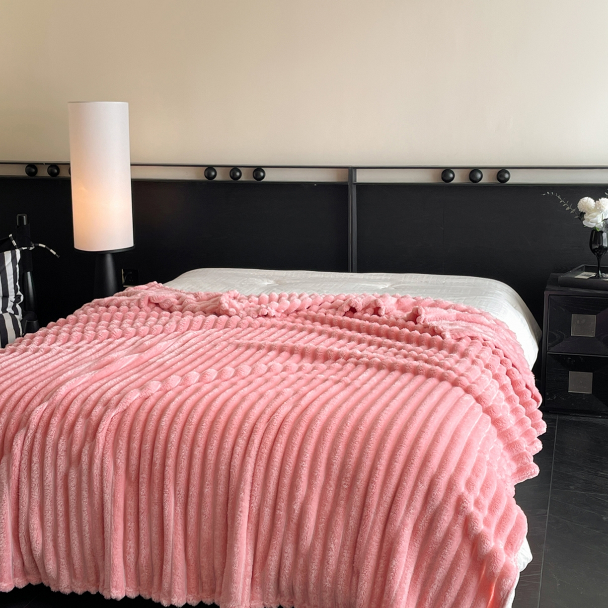 91家纺网 家纺一手货源 找家纺 小叮当家纺仓储工厂店 2025新款230克仿兔绒大抽条毛毯(跨境可供) 抽条-绒毯桃粉