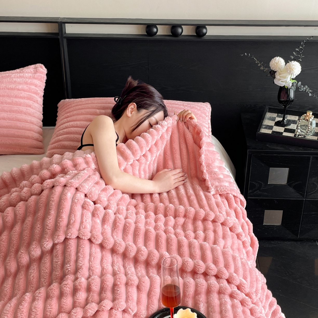 91家纺网 家纺一手货源 找家纺 小叮当家纺仓储工厂店 2025新款230克仿兔绒大抽条毛毯(跨境可供) 抽条-绒毯桃粉