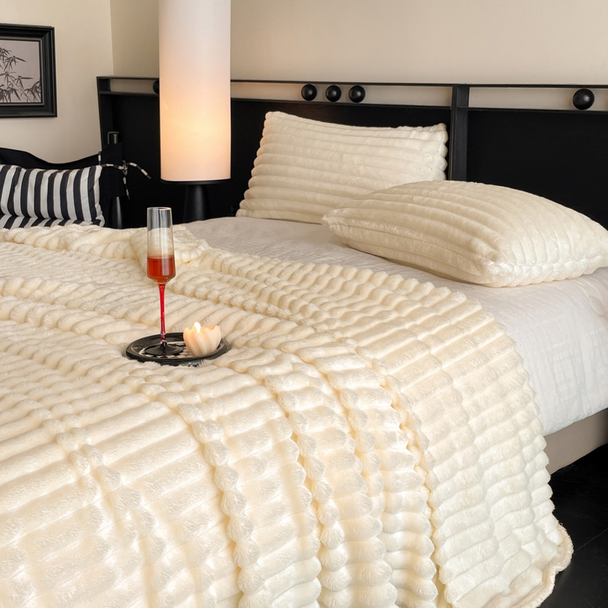 91家纺网 家纺一手货源 找家纺 小叮当家纺仓储工厂店 2025新款230克仿兔绒大抽条毛毯(跨境可供) 抽条-绒毯米白