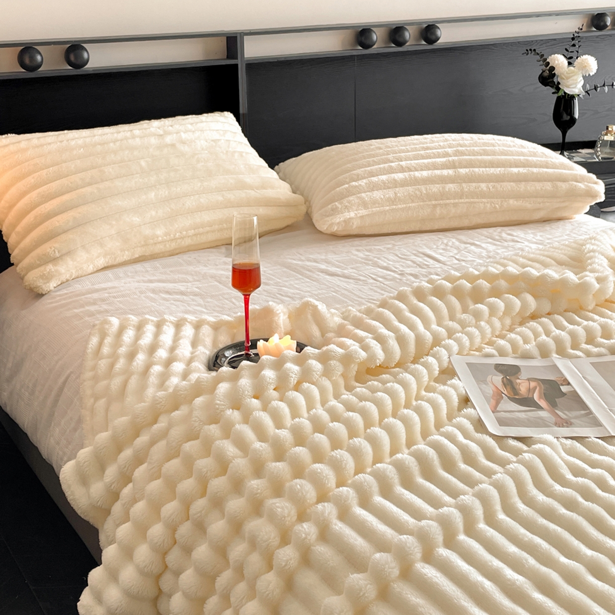 91家纺网 家纺一手货源 找家纺 小叮当家纺仓储工厂店 2025新款230克仿兔绒大抽条毛毯(跨境可供) 抽条-绒毯米白