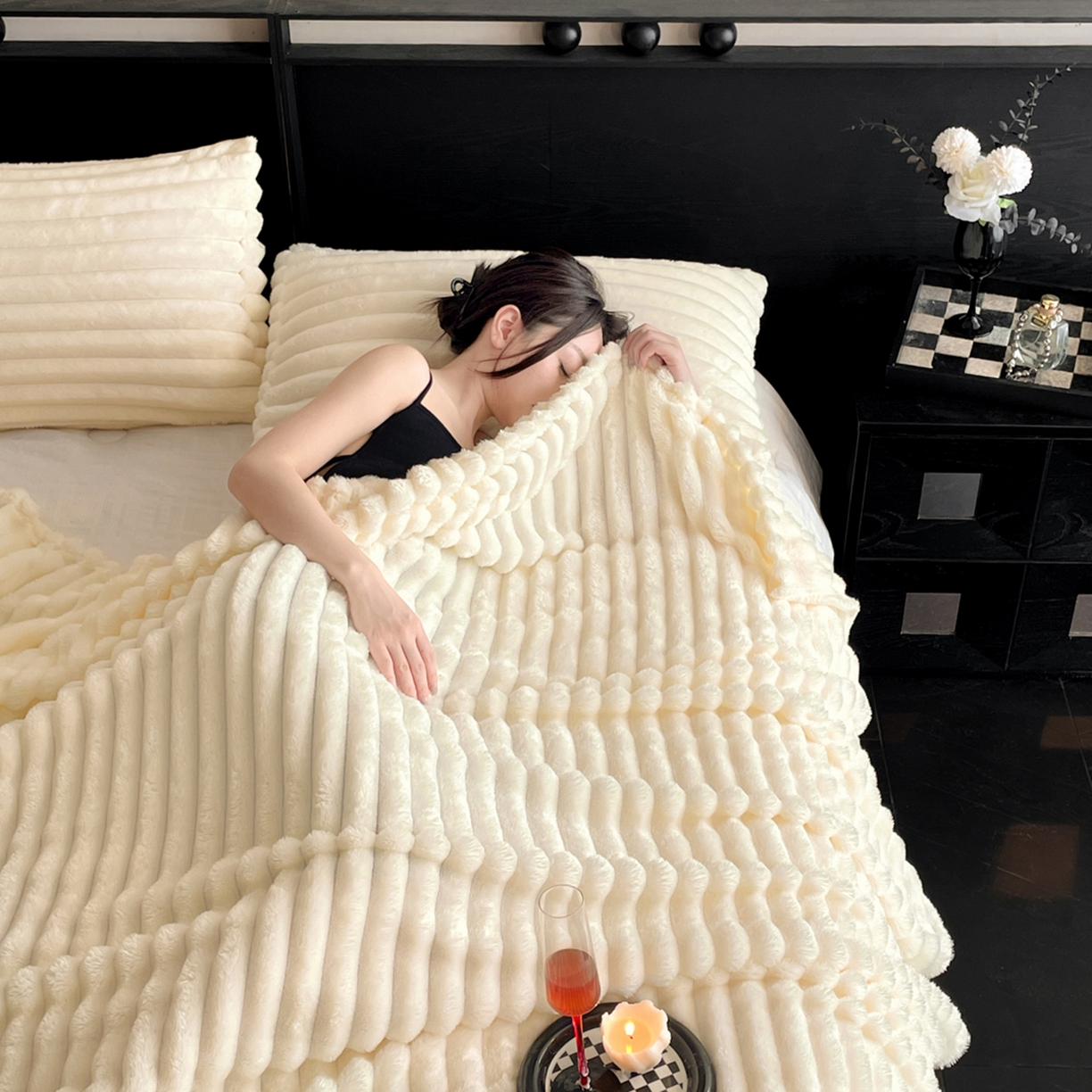 91家纺网 家纺一手货源 找家纺 小叮当家纺仓储工厂店 2025新款230克仿兔绒大抽条毛毯(跨境可供) 抽条-绒毯米白