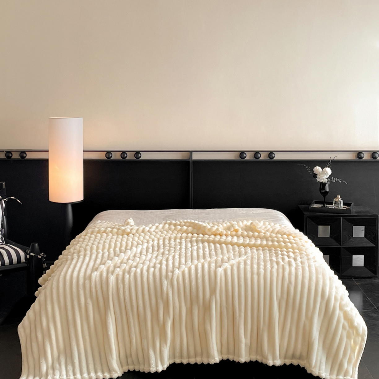 91家纺网 家纺一手货源 找家纺 小叮当家纺仓储工厂店 2025新款230克仿兔绒大抽条毛毯(跨境可供) 抽条-绒毯米白