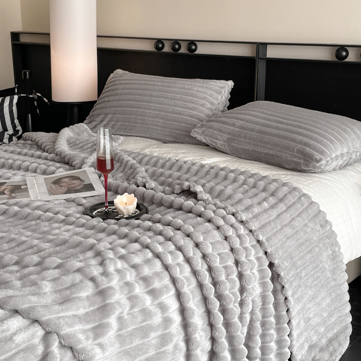 91家纺网 家纺一手货源 找家纺 小叮当家纺仓储工厂店 2025新款230克仿兔绒大抽条毛毯(跨境可供) 抽条-绒毯浅灰