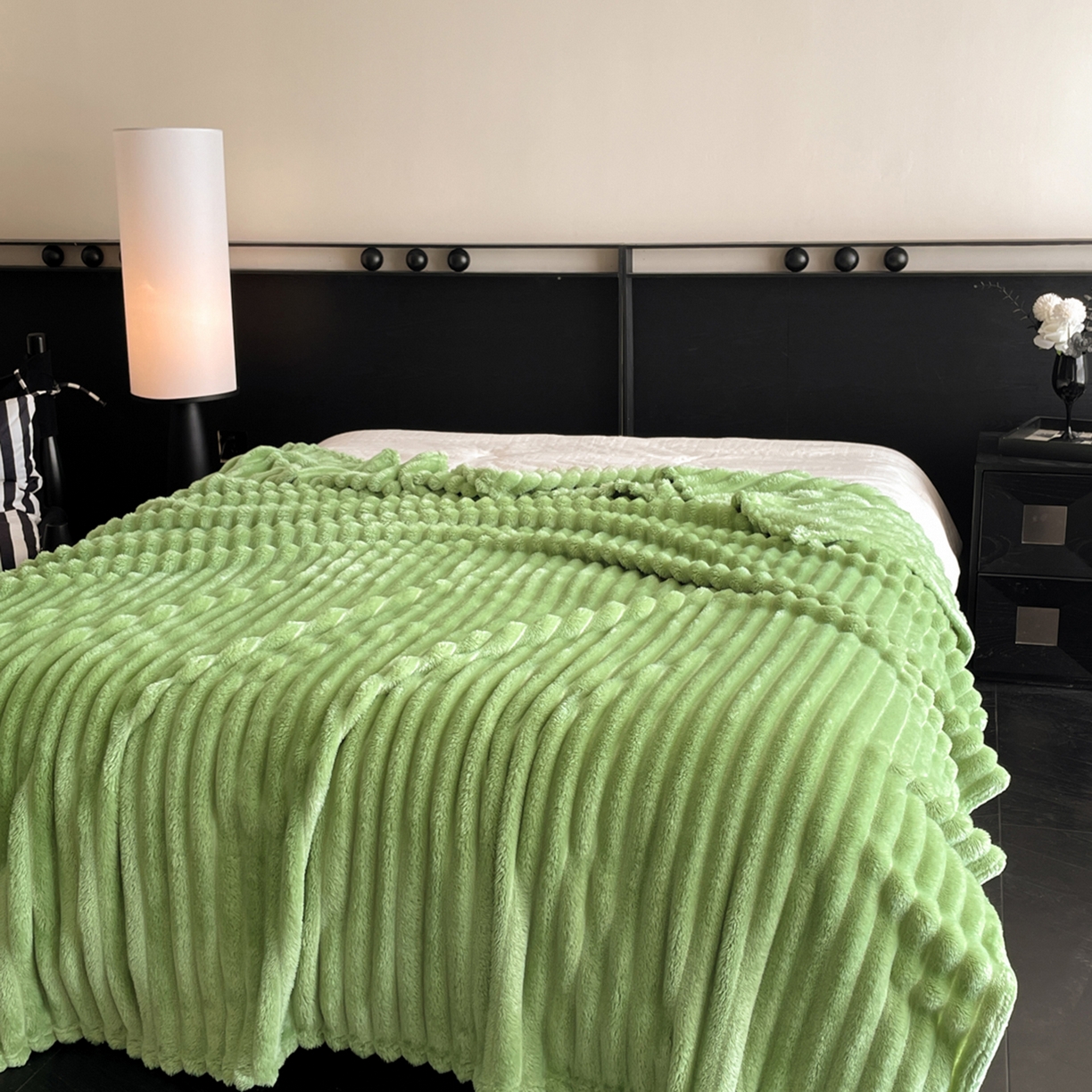 91家纺网 家纺一手货源 找家纺 小叮当家纺仓储工厂店 2025新款230克仿兔绒大抽条毛毯(跨境可供) 抽条-绒毯果绿