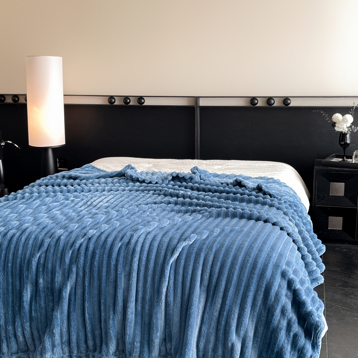 91家纺网 家纺一手货源 找家纺 小叮当家纺仓储工厂店 2025新款230克仿兔绒大抽条毛毯(跨境可供) 抽条-绒毯孔雀蓝