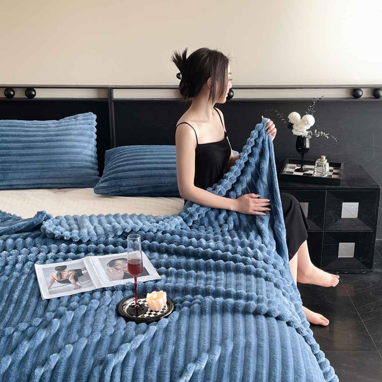 91家纺网 家纺一手货源 找家纺 小叮当家纺仓储工厂店 2025新款230克仿兔绒大抽条毛毯(跨境可供) 抽条-绒毯孔雀蓝