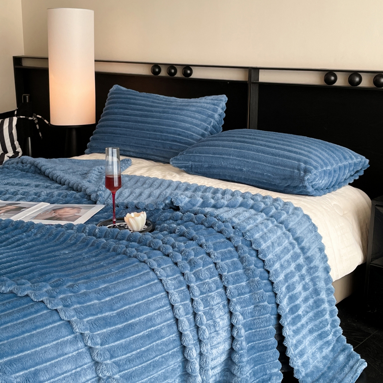 91家纺网 家纺一手货源 找家纺 小叮当家纺仓储工厂店 2025新款230克仿兔绒大抽条毛毯(跨境可供) 抽条-绒毯孔雀蓝