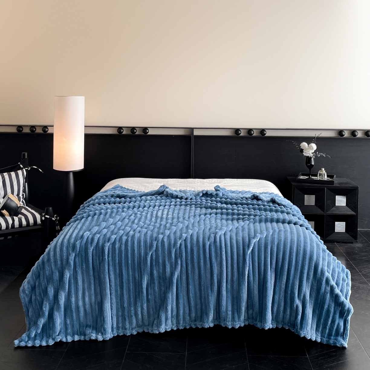 91家纺网 家纺一手货源 找家纺 小叮当家纺仓储工厂店 2025新款230克仿兔绒大抽条毛毯(跨境可供) 抽条-绒毯孔雀蓝