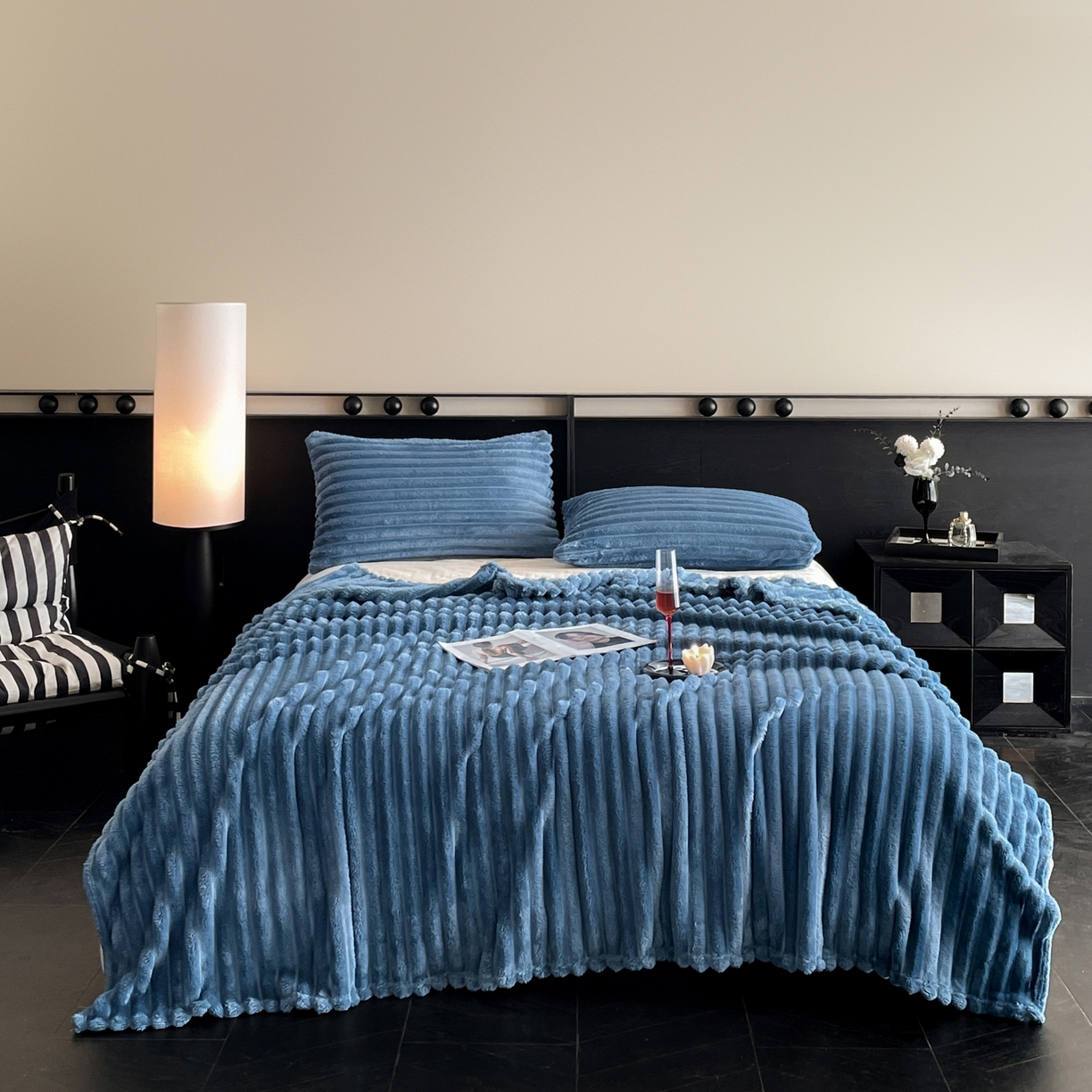 91家纺网 家纺一手货源 找家纺 小叮当家纺仓储工厂店 2025新款230克仿兔绒大抽条毛毯(跨境可供) 抽条-绒毯孔雀蓝