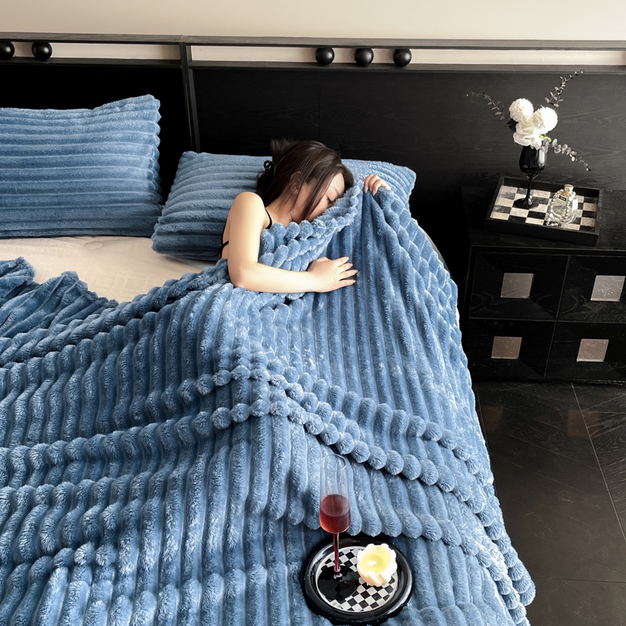 91家纺网 家纺一手货源 找家纺 小叮当家纺仓储工厂店 2025新款230克仿兔绒大抽条毛毯(跨境可供) 抽条-绒毯孔雀蓝