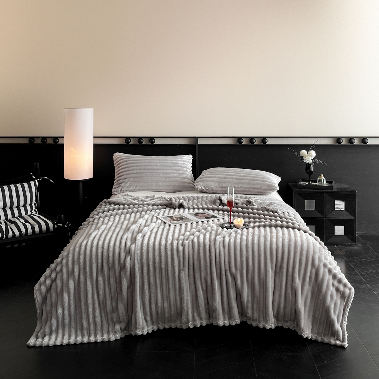 91家纺网 家纺一手货源 找家纺 （总）小叮当家纺仓储工厂店 2025新款230克仿兔绒大抽条毛毯(跨境可供)