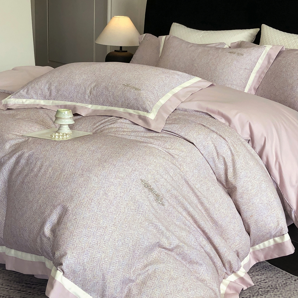 91家纺网 家纺一手货源 找家纺 （总）佳汐蓝家纺 2025新款全棉60支磨毛肌理纹撞色拼边四件套-瑶雅系列