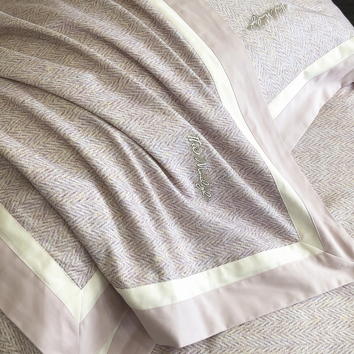 91家纺网 家纺一手货源 找家纺 （总）佳汐蓝家纺 2025新款全棉60支磨毛肌理纹撞色拼边四件套-瑶雅系列