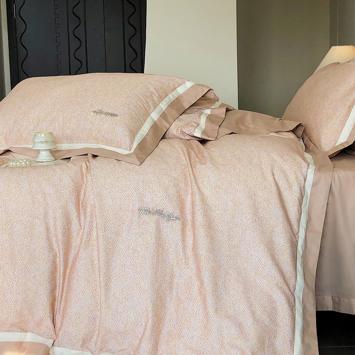 91家纺网 家纺一手货源 找家纺 佳汐蓝家纺 2025新款全棉60支磨毛肌理纹撞色拼边四件套-瑶雅系列 瑶雅-黄