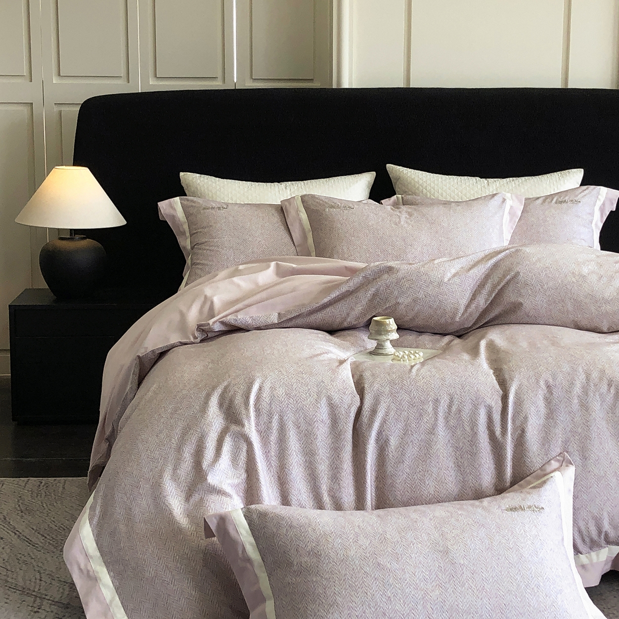 91家纺网 家纺一手货源 找家纺 （总）佳汐蓝家纺 2025新款全棉60支磨毛肌理纹撞色拼边四件套-瑶雅系列