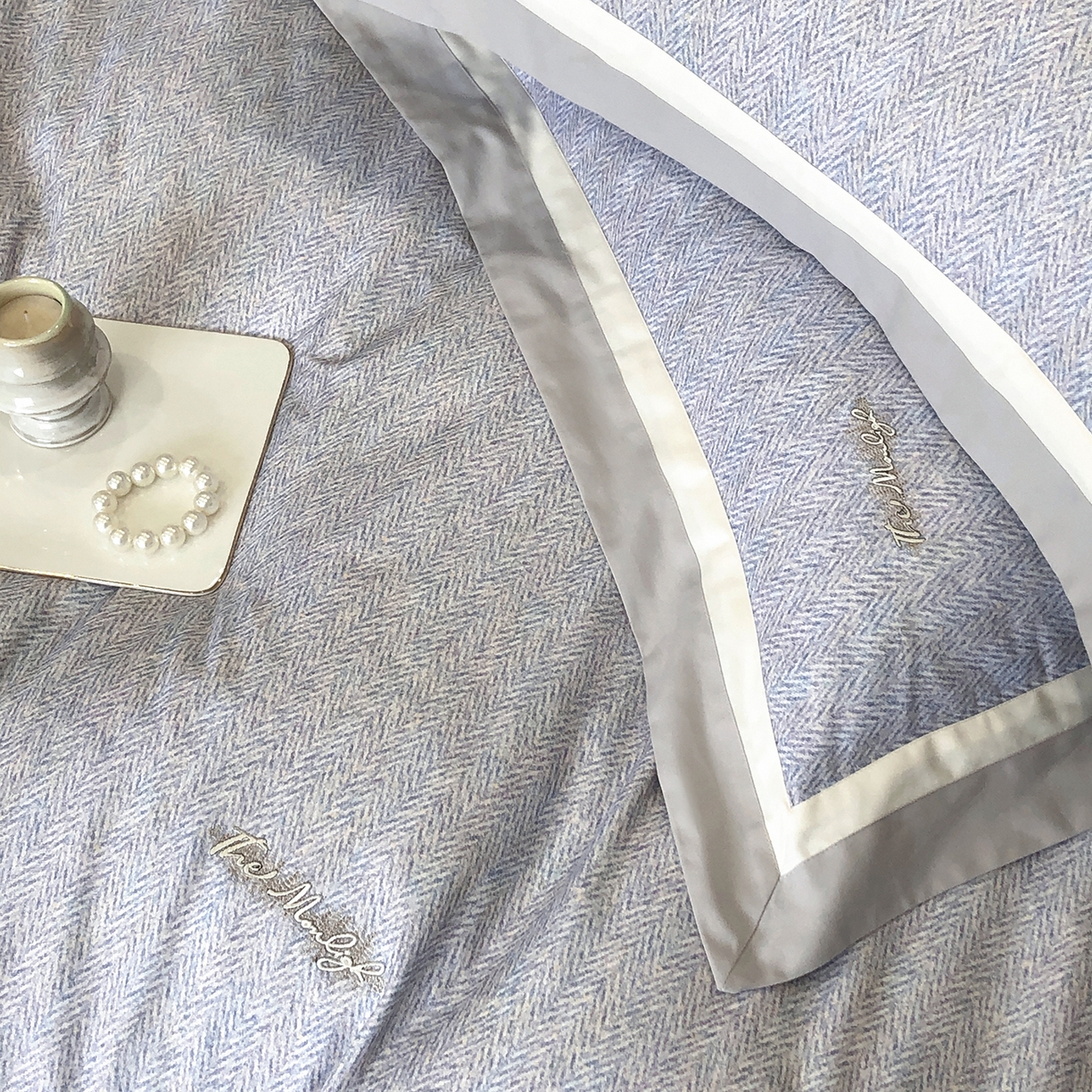 91家纺网 家纺一手货源 找家纺 佳汐蓝家纺 2025新款全棉60支磨毛肌理纹撞色拼边四件套-瑶雅系列 瑶雅-兰