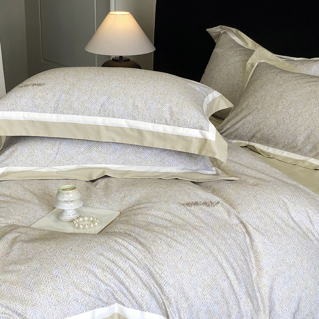 91家纺网 家纺一手货源 找家纺 佳汐蓝家纺 2025新款全棉60支磨毛肌理纹撞色拼边四件套-瑶雅系列 瑶雅-绿