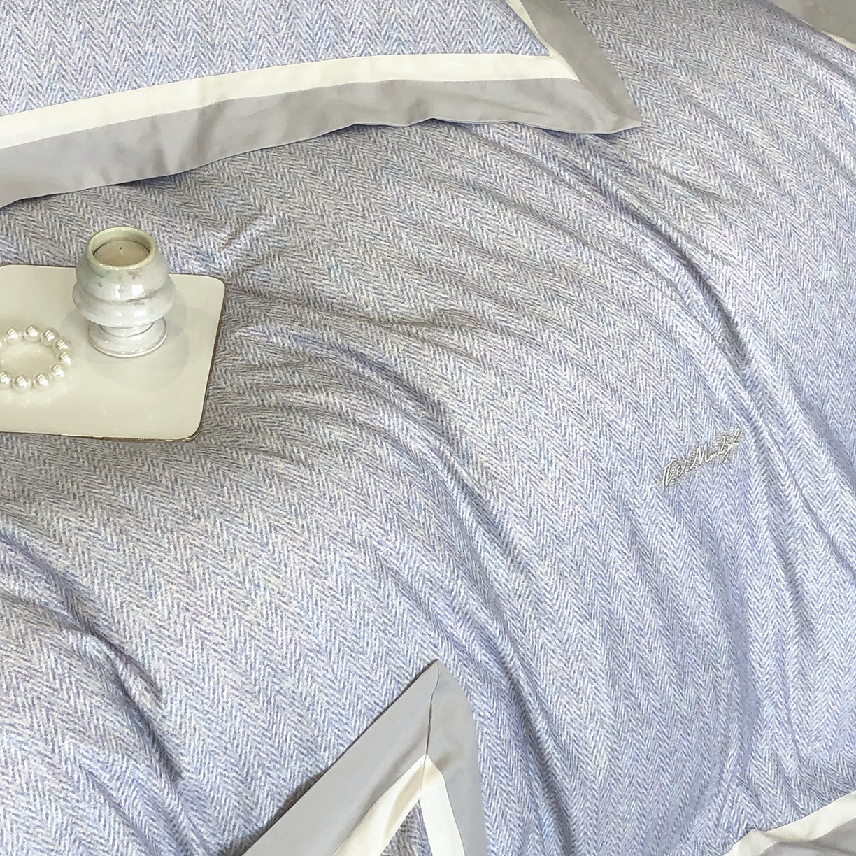 91家纺网 家纺一手货源 找家纺 佳汐蓝家纺 2025新款全棉60支磨毛肌理纹撞色拼边四件套-瑶雅系列 瑶雅-兰