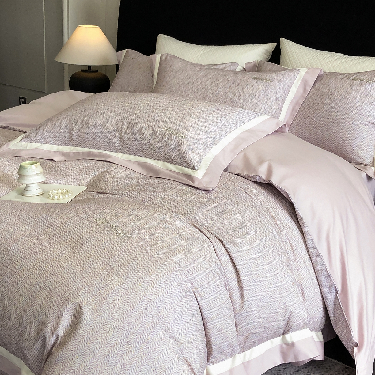 91家纺网 家纺一手货源 找家纺 佳汐蓝家纺 2025新款全棉60支磨毛肌理纹撞色拼边四件套-瑶雅系列 瑶雅-粉