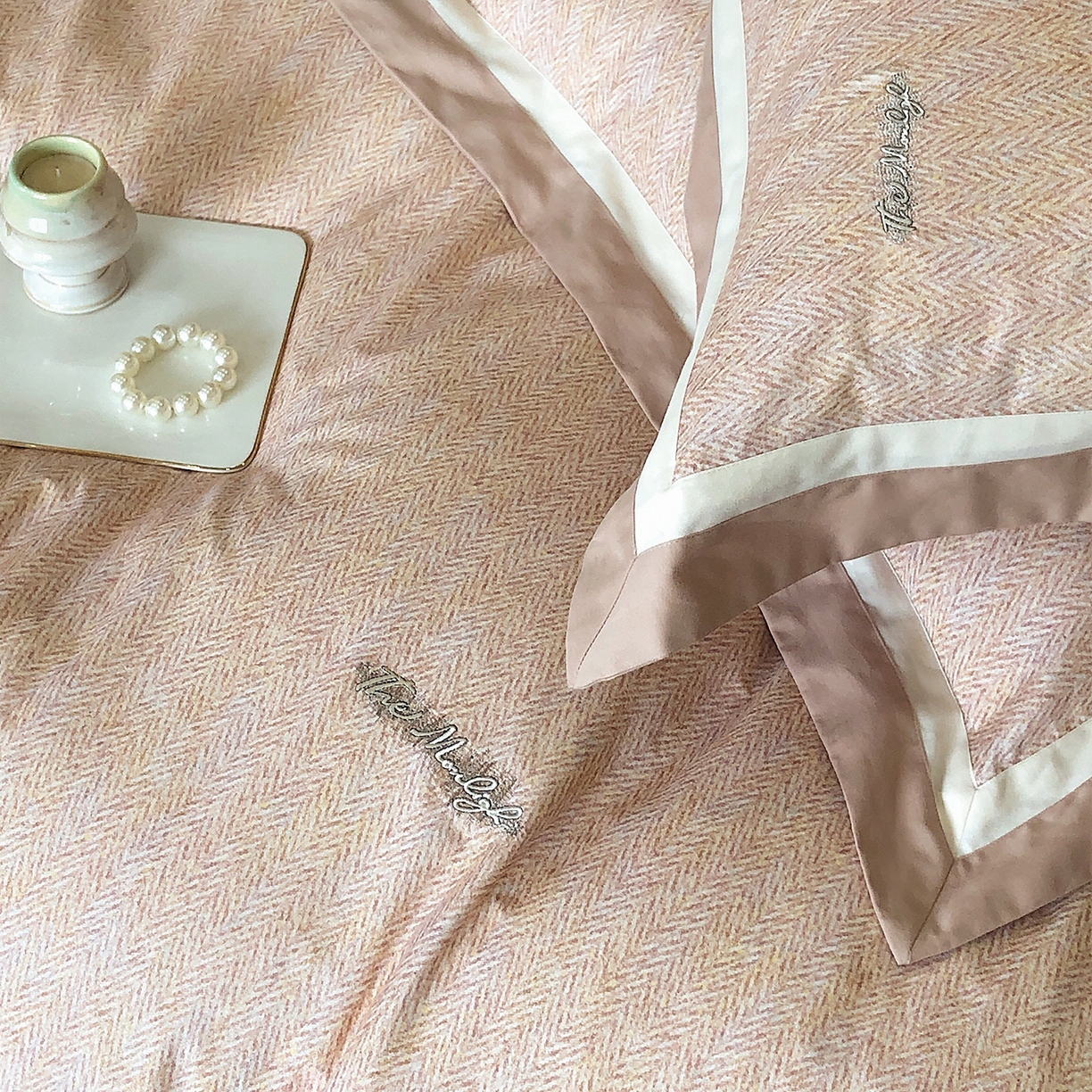 91家纺网 家纺一手货源 找家纺 佳汐蓝家纺 2025新款全棉60支磨毛肌理纹撞色拼边四件套-瑶雅系列 瑶雅-黄