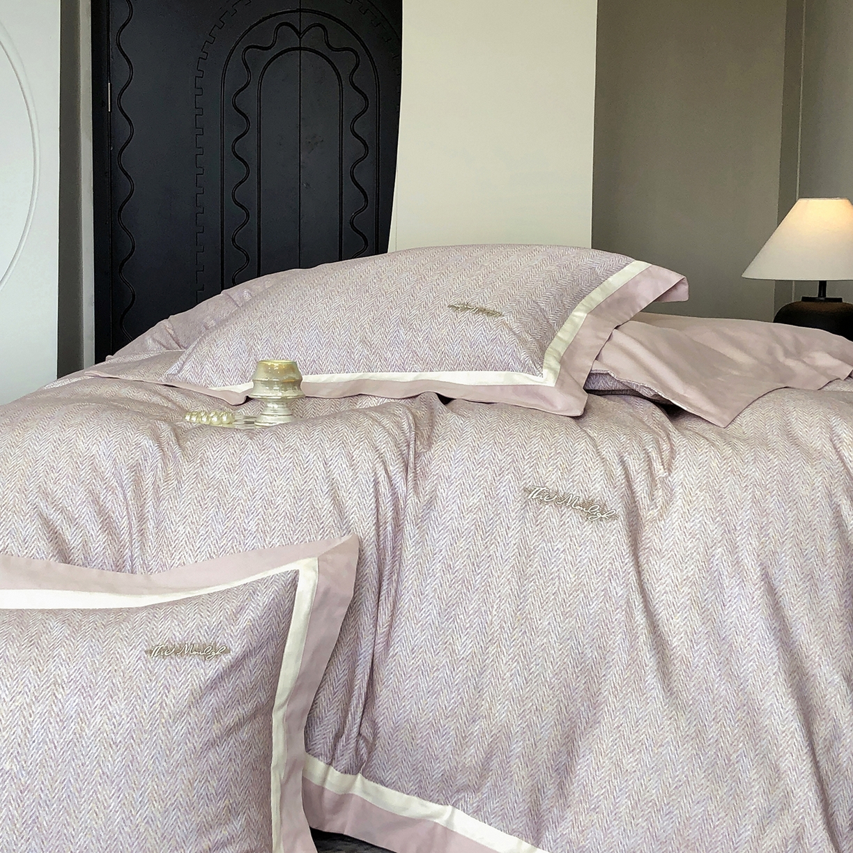 91家纺网 家纺一手货源 找家纺 佳汐蓝家纺 2025新款全棉60支磨毛肌理纹撞色拼边四件套-瑶雅系列 瑶雅-粉