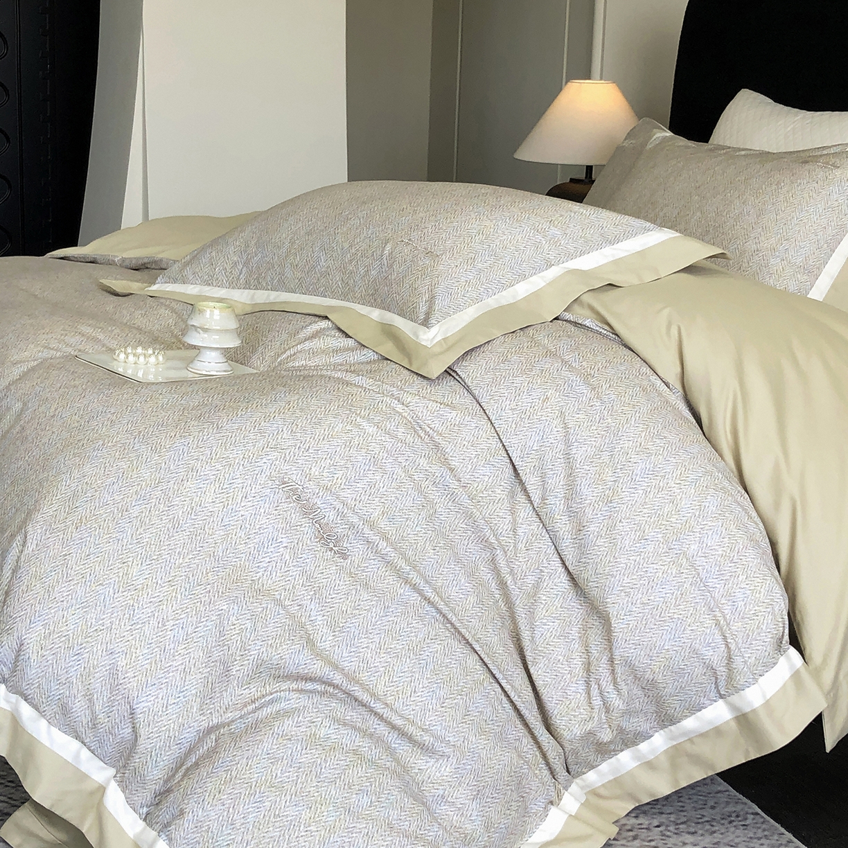 91家纺网 家纺一手货源 找家纺 佳汐蓝家纺 2025新款全棉60支磨毛肌理纹撞色拼边四件套-瑶雅系列 瑶雅-绿