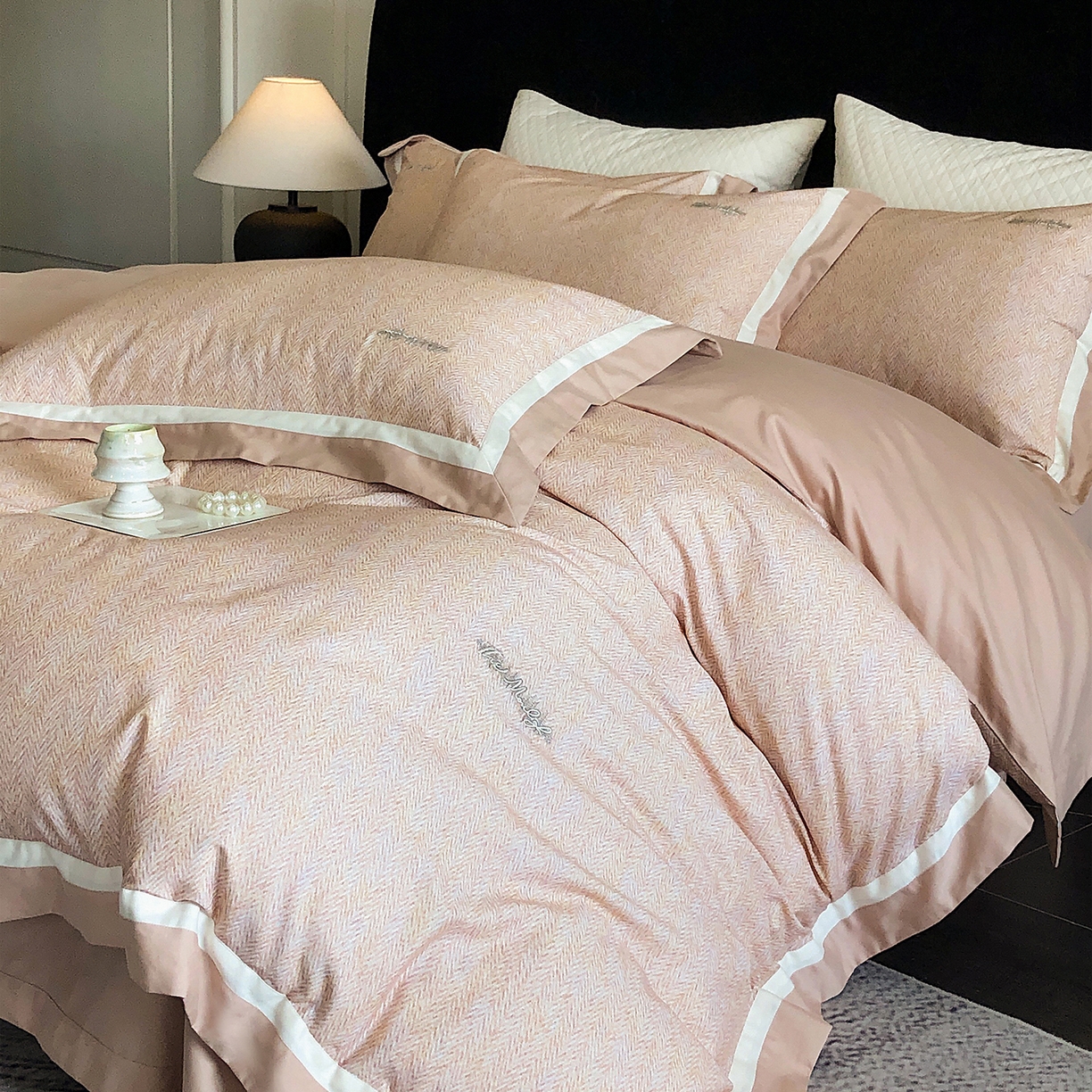 91家纺网 家纺一手货源 找家纺 佳汐蓝家纺 2025新款全棉60支磨毛肌理纹撞色拼边四件套-瑶雅系列 瑶雅-黄