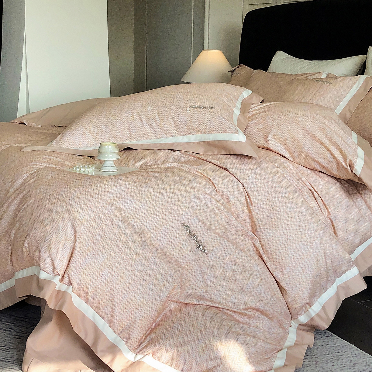 91家纺网 家纺一手货源 找家纺 佳汐蓝家纺 2025新款全棉60支磨毛肌理纹撞色拼边四件套-瑶雅系列 瑶雅-黄