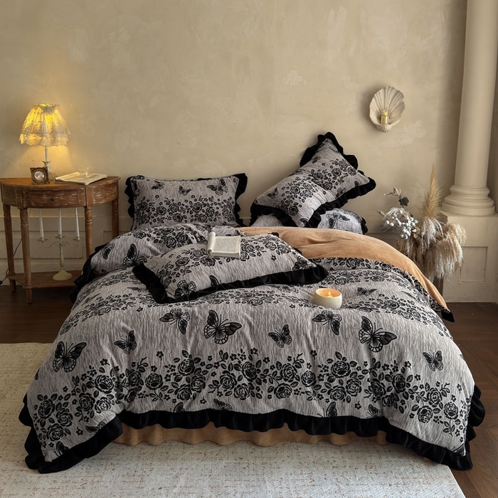 91家纺网 家纺一手货源 找家纺 （总）野合家纺 2025新款加厚雕花牛奶绒床盖款四件套