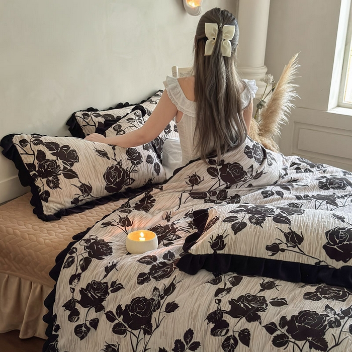 91家纺网 家纺一手货源 找家纺 野合家纺 2025新款加厚雕花牛奶绒床盖款四件套 叶伴花香-灰