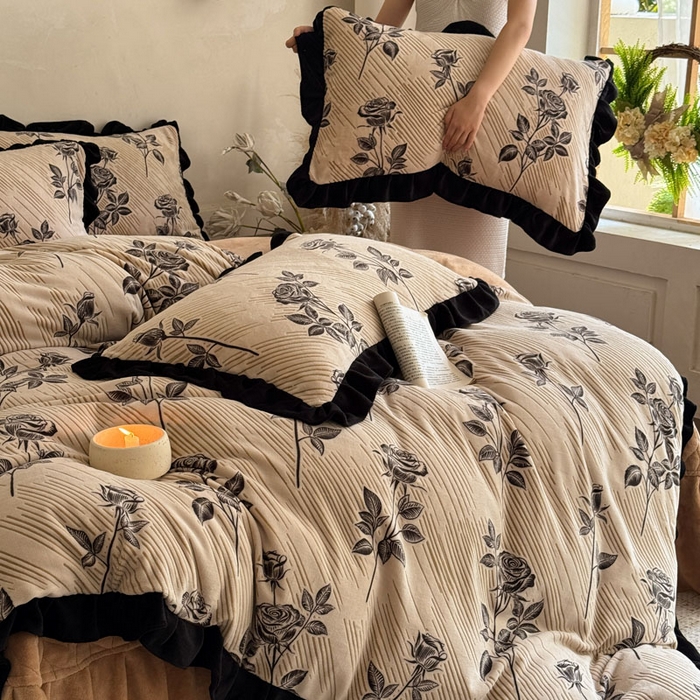 91家纺网 家纺一手货源 找家纺 野合家纺 2025新款加厚雕花牛奶绒床盖款四件套 不止玫瑰-咖