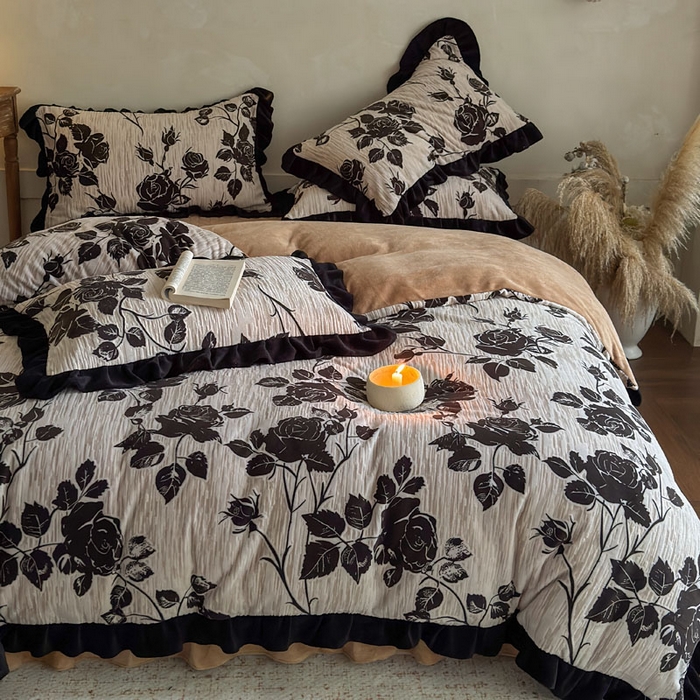91家纺网 家纺一手货源 找家纺 野合家纺 2025新款加厚雕花牛奶绒床盖款四件套 叶伴花香-灰