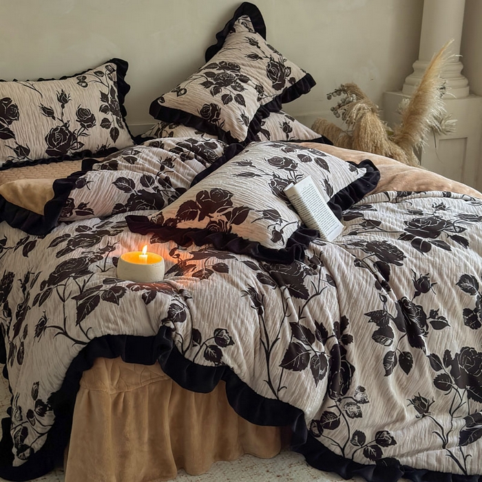 91家纺网 家纺一手货源 找家纺 野合家纺 2025新款加厚雕花牛奶绒床盖款四件套 叶伴花香-灰