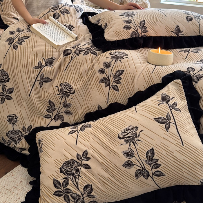 91家纺网 家纺一手货源 找家纺 野合家纺 2025新款加厚雕花牛奶绒床盖款四件套 不止玫瑰-咖