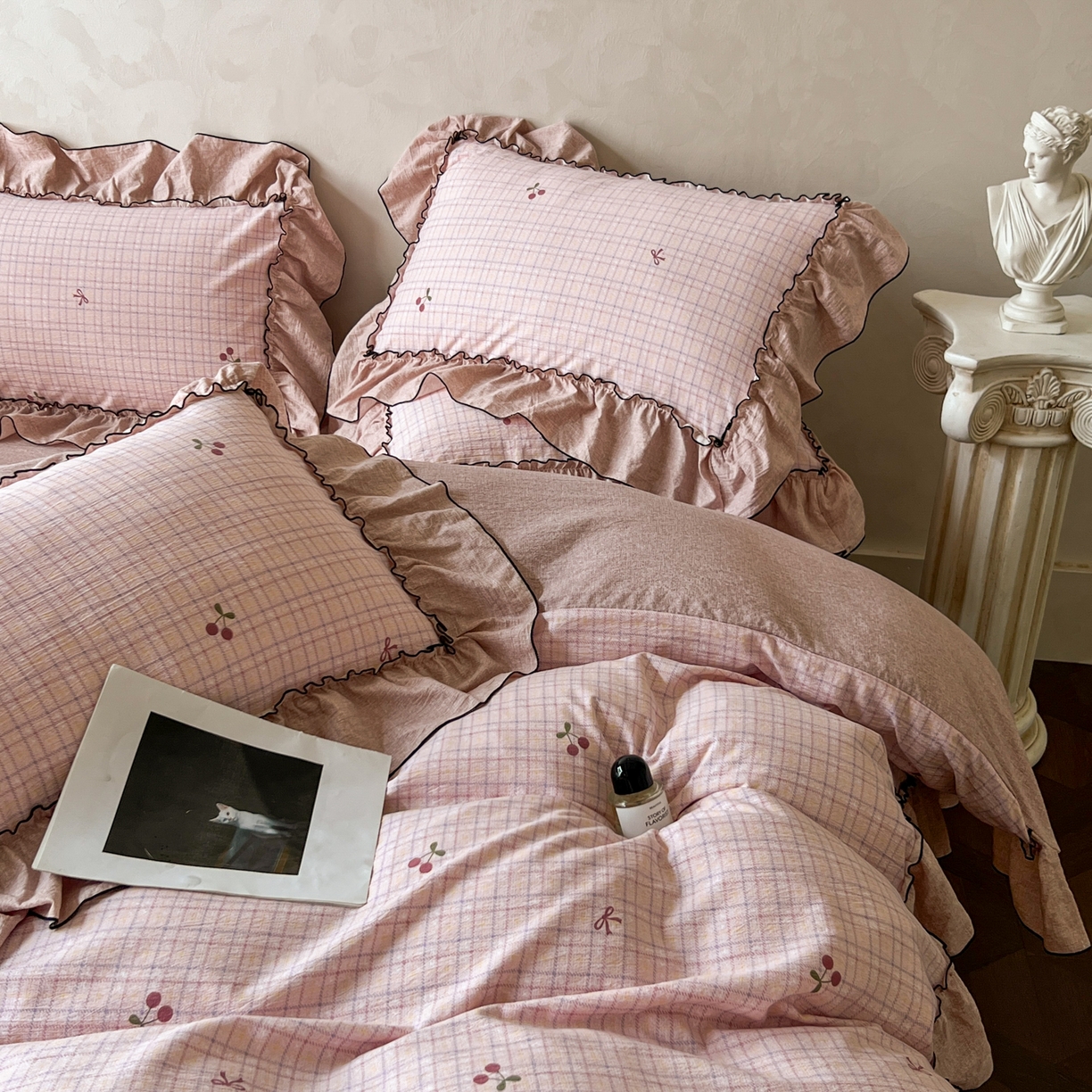 91家纺网 家纺一手货源 找家纺 乐沐家纺 2025新款A类高克重亚麻复古风原麻棉麻系列四件套 樱梦