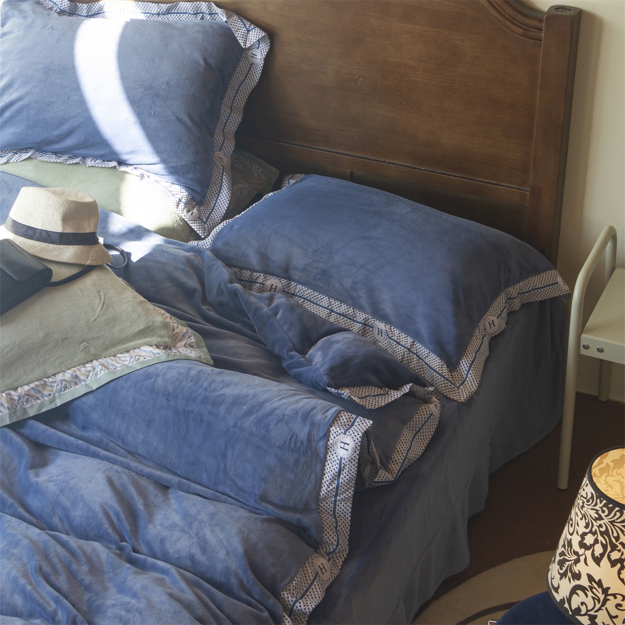 91家纺网 家纺一手货源 找家纺 绒梦里 2025新款高克重全消光工艺款高定云绒牛奶绒四件套云柔秘境 云柔秘境-蓝