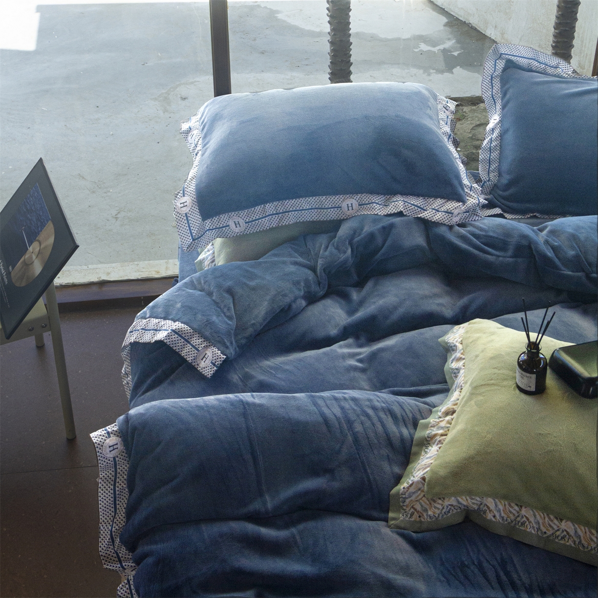 91家纺网 家纺一手货源 找家纺 绒梦里 2025新款高克重全消光工艺款高定云绒牛奶绒四件套云柔秘境 云柔秘境-蓝