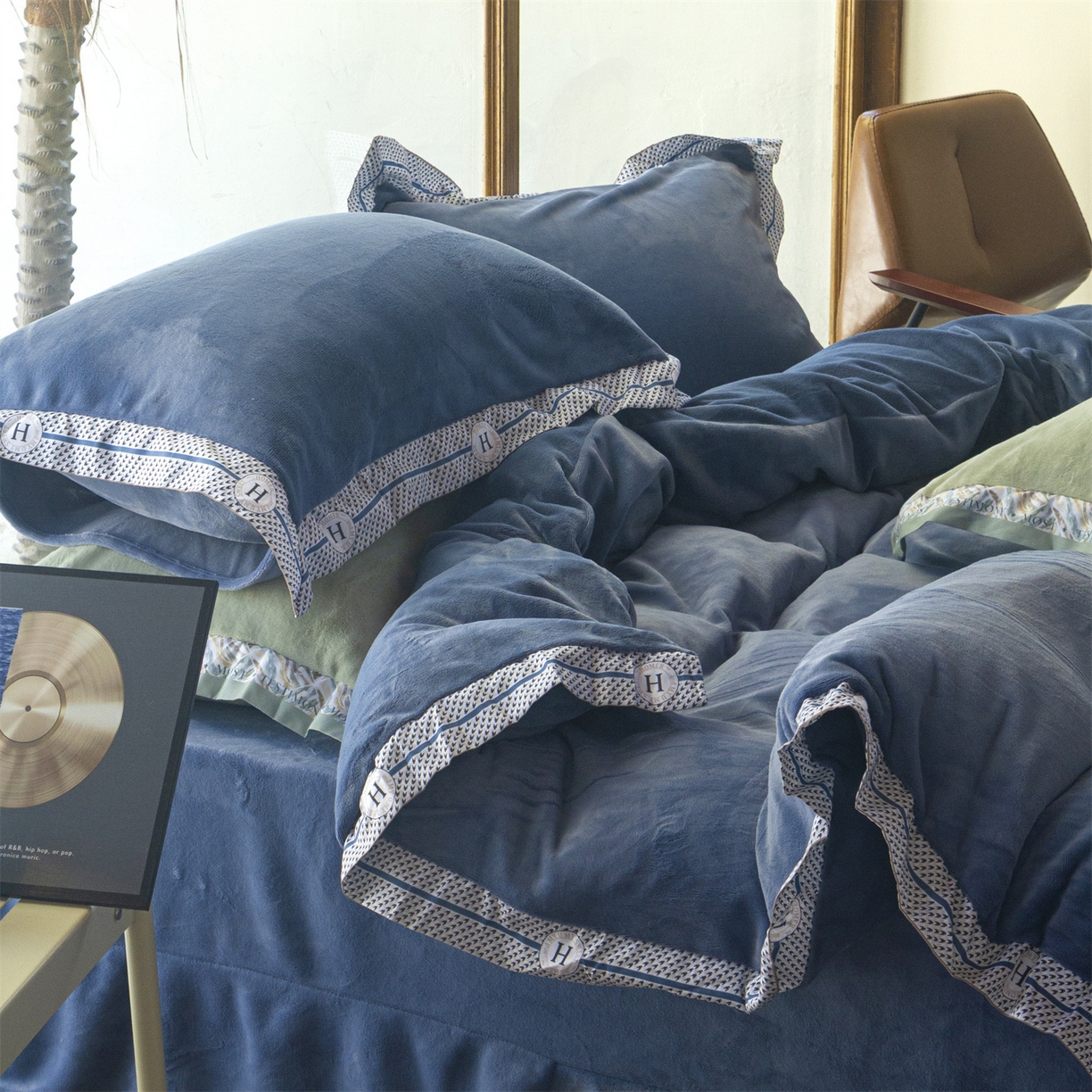 91家纺网 家纺一手货源 找家纺 绒梦里 2025新款高克重全消光工艺款高定云绒牛奶绒四件套云柔秘境 云柔秘境-蓝