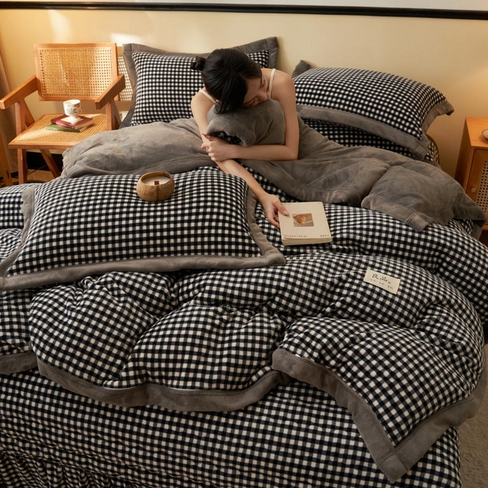 91家纺网 家纺一手货源 找家纺 （总）茉保家纺 2025新款无印风款牛奶绒床盖四件套