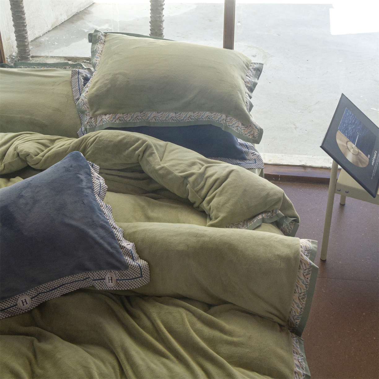 91家纺网 家纺一手货源 找家纺 绒梦里 2025新款高克重全消光工艺款高定云绒牛奶绒四件套云柔秘境 云柔秘境-绿