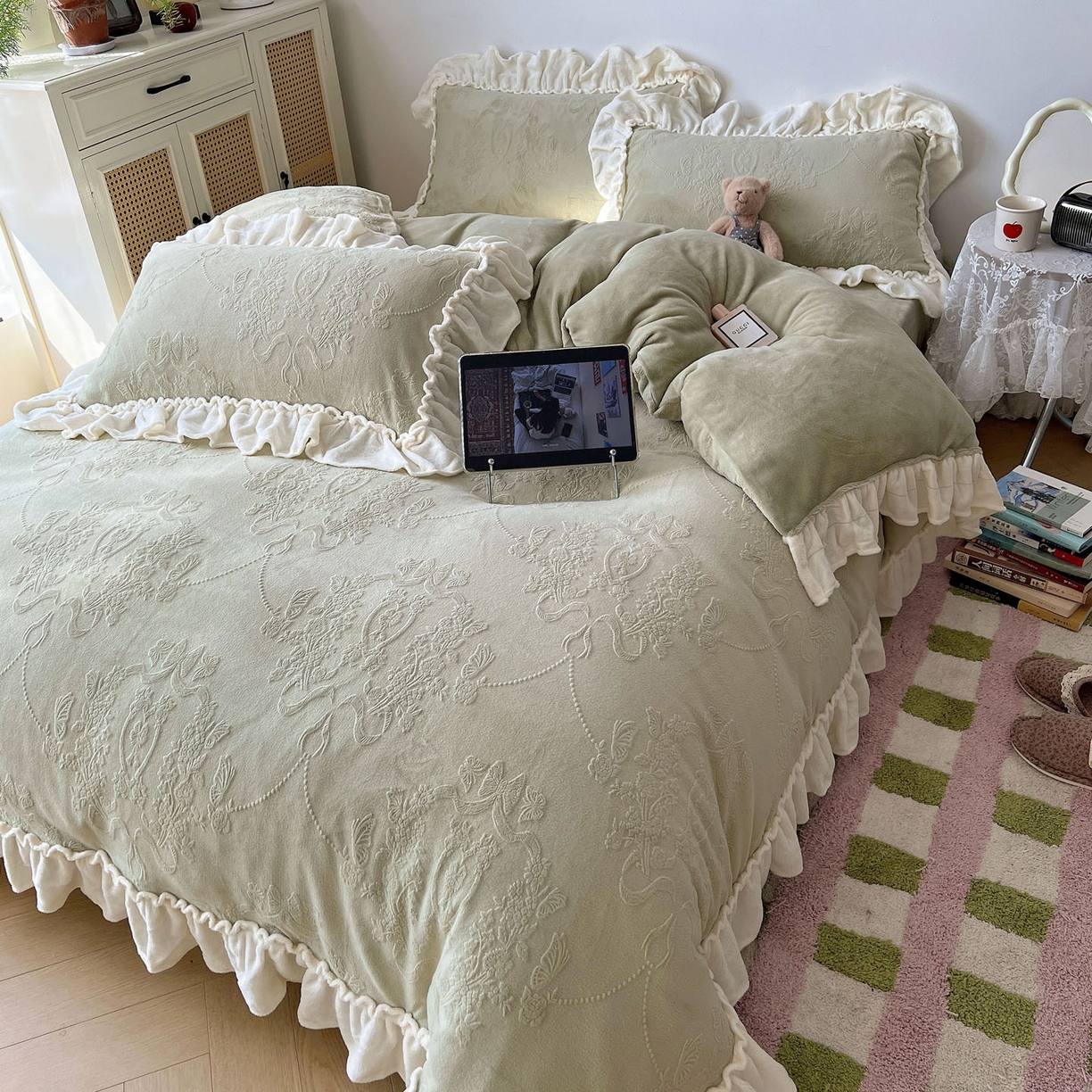 91家纺网 家纺一手货源 找家纺 （总）六巷胡同 2025新款法式立体雕花南法庄园A类210g全消光牛奶绒四件套