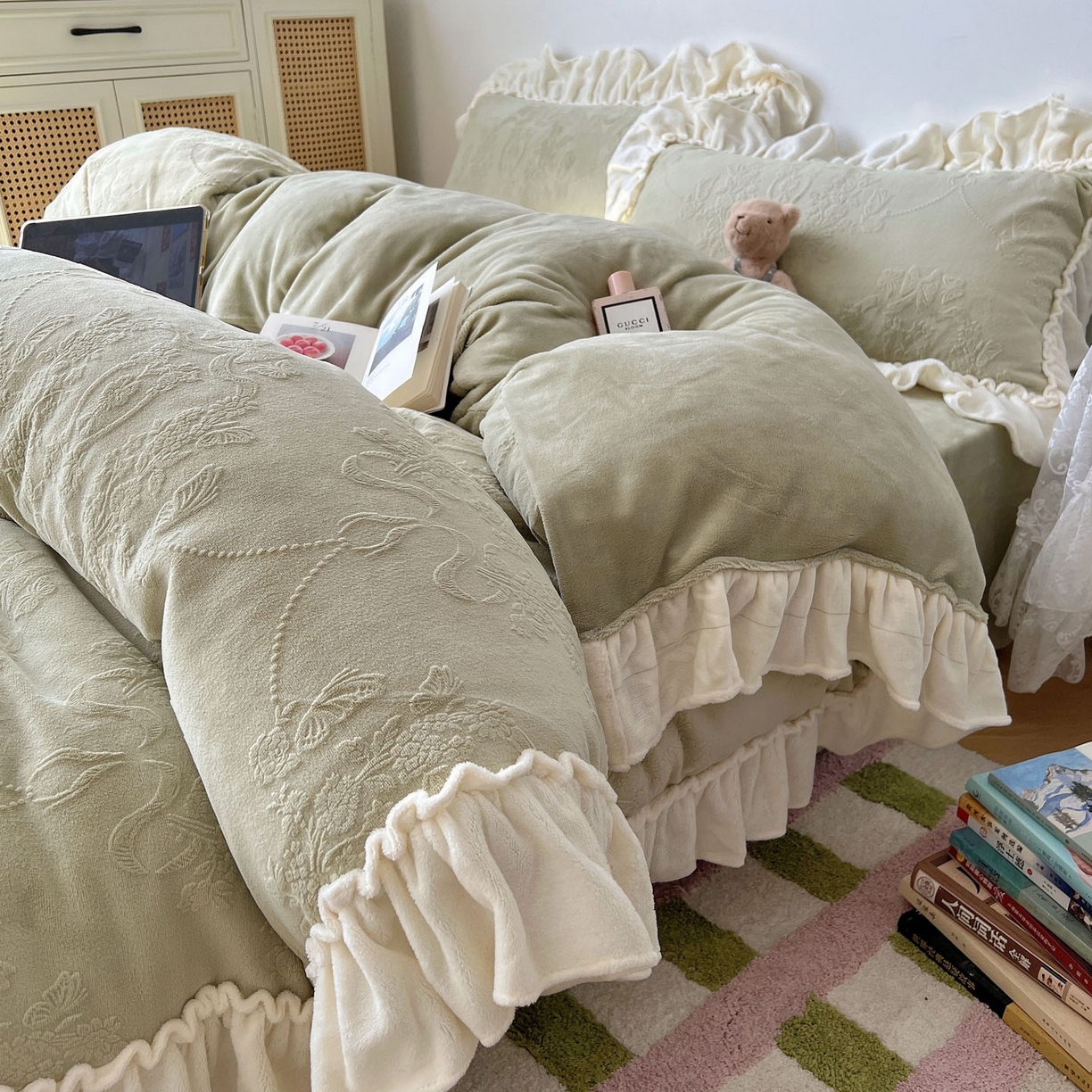 91家纺网 家纺一手货源 找家纺 （总）六巷胡同 2025新款法式立体雕花南法庄园A类210g全消光牛奶绒四件套