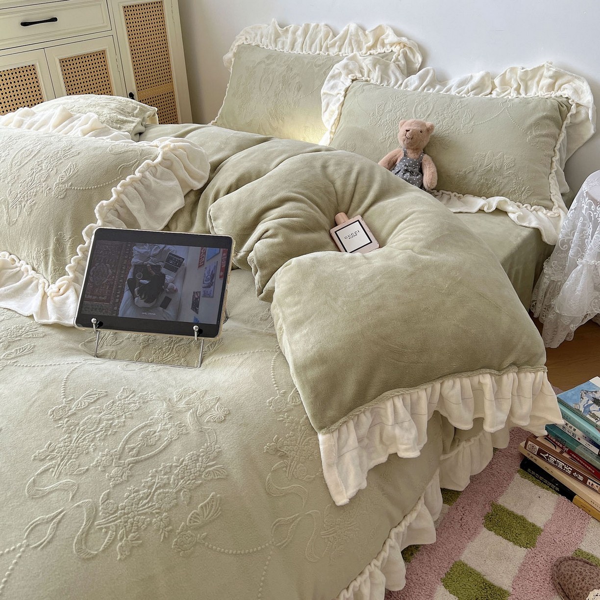 91家纺网 家纺一手货源 找家纺 （总）六巷胡同 2025新款法式立体雕花南法庄园A类210g全消光牛奶绒四件套