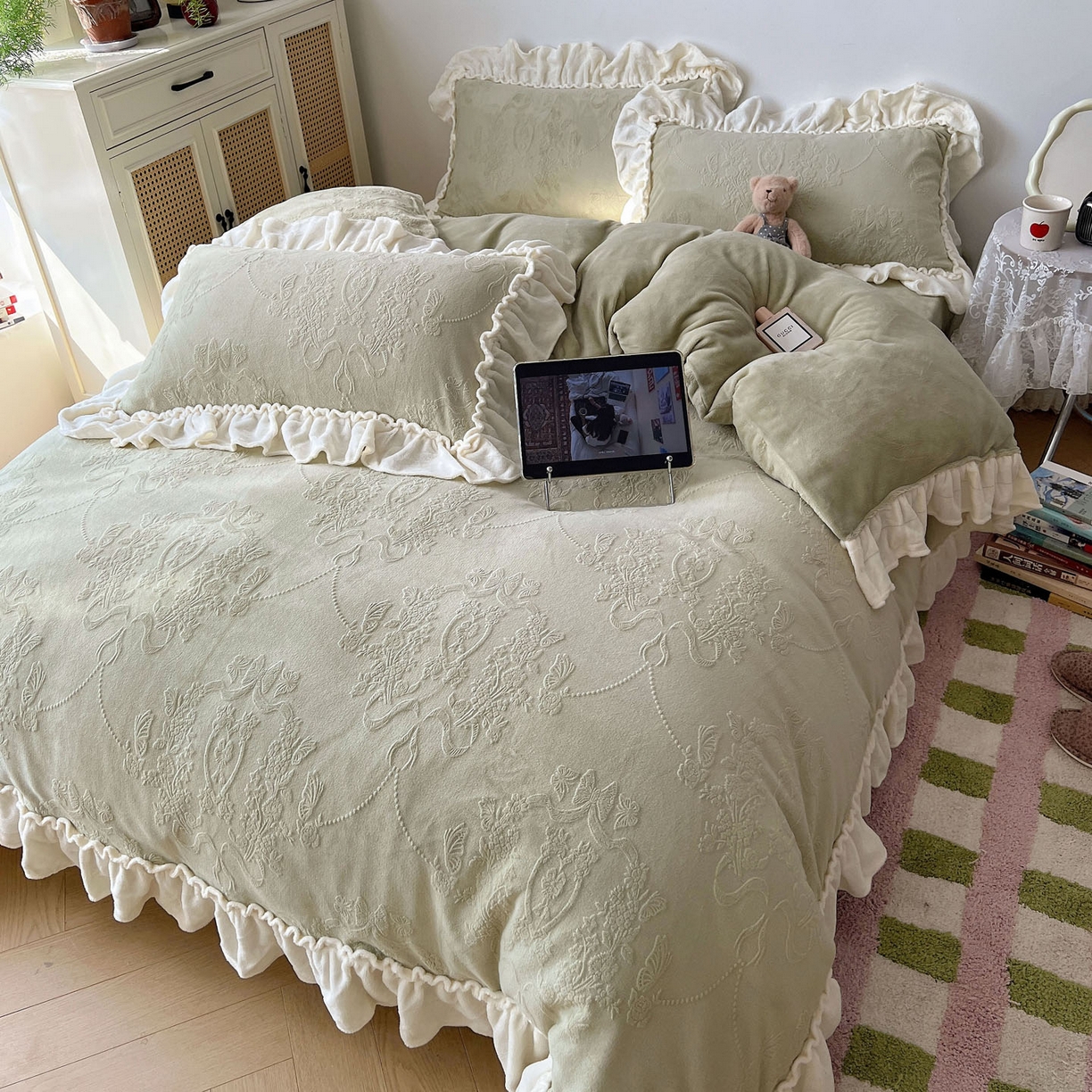 91家纺网 家纺一手货源 找家纺 （总）六巷胡同 2025新款法式立体雕花南法庄园A类210g全消光牛奶绒四件套