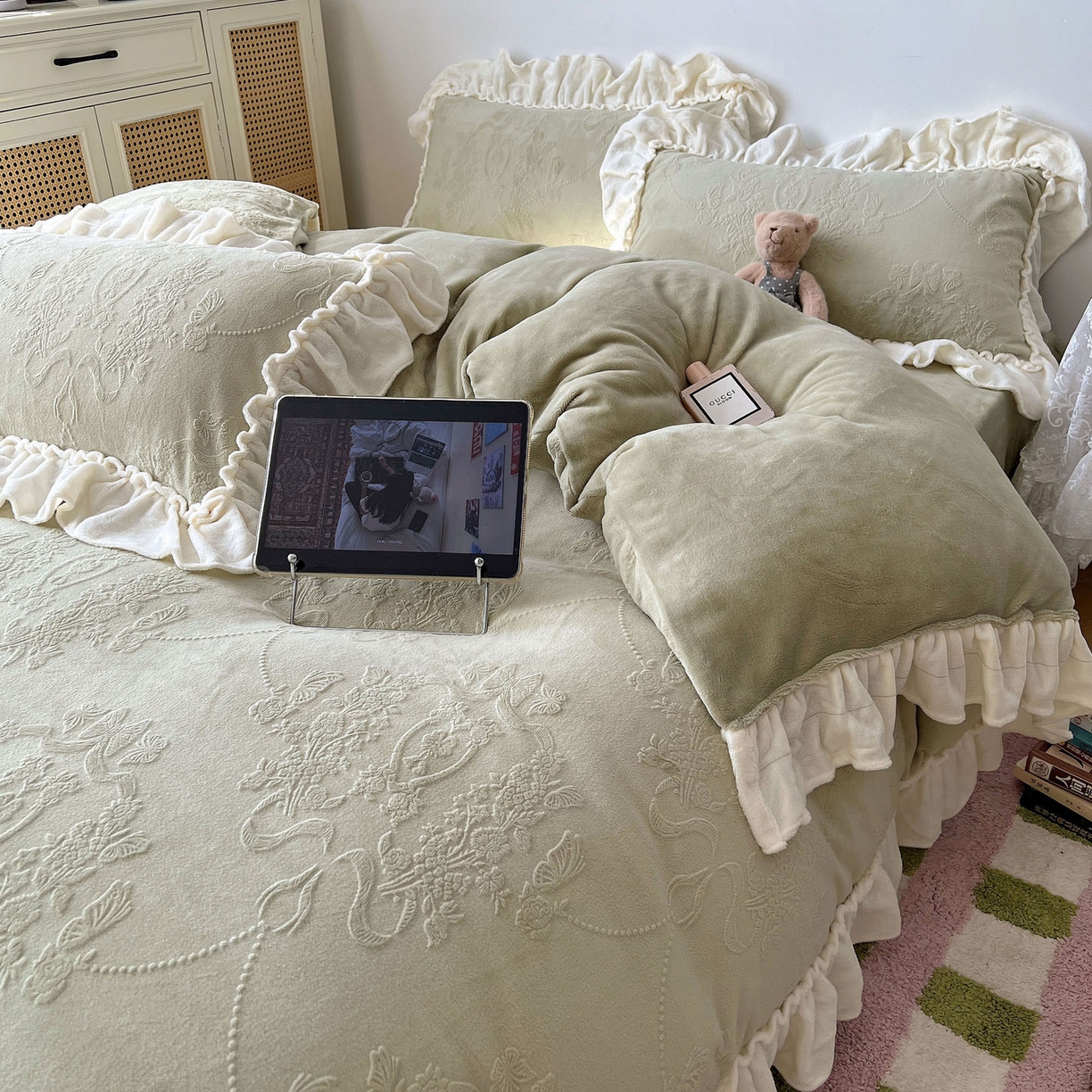 91家纺网 家纺一手货源 找家纺 （总）六巷胡同 2025新款法式立体雕花南法庄园A类210g全消光牛奶绒四件套