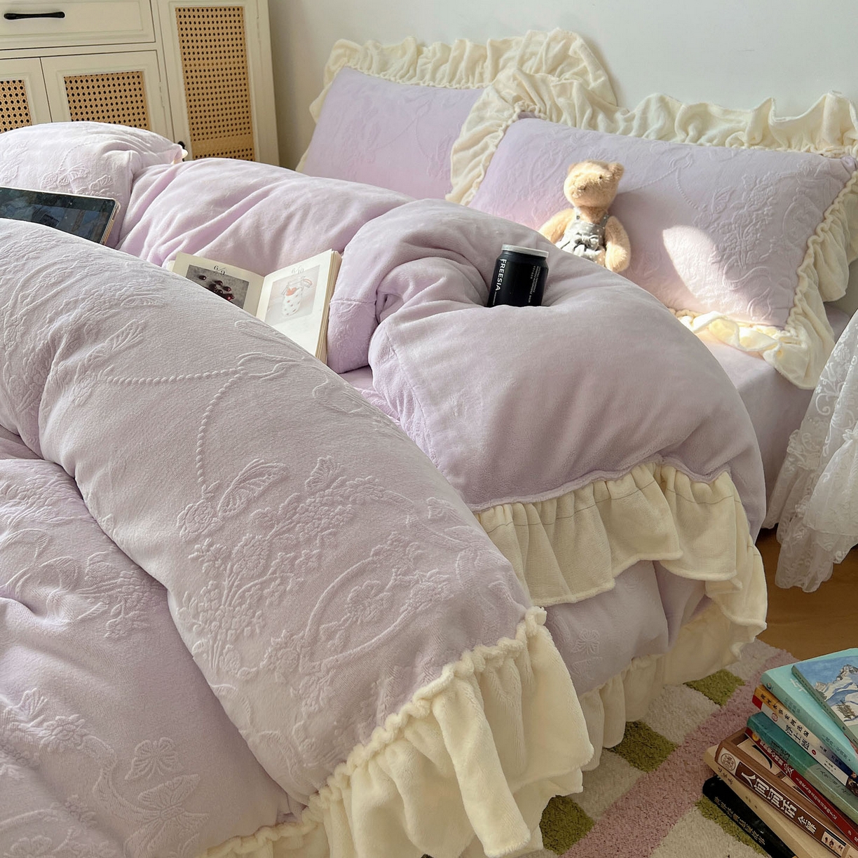 91家纺网 家纺一手货源 找家纺 六巷胡同 2025新款法式立体雕花南法庄园A类210g全消光牛奶绒四件套 南法庄园-紫