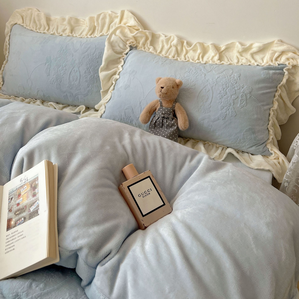 91家纺网 家纺一手货源 找家纺 六巷胡同 2025新款法式立体雕花南法庄园A类210g全消光牛奶绒四件套 南法庄园-蓝